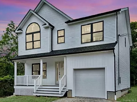 21 Malta Pl, Mastic, NY 11950
