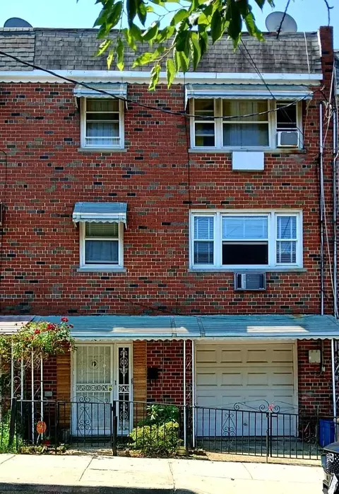 804 E 221st St, New York, NY 10467