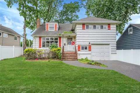 1282 Allen Dr, Seaford, NY 11783