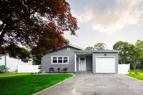 64 Wellington Rd, Middle Island, NY 11953
