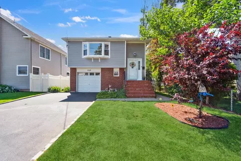 1126 Park Blvd, Massapequa Park, NY 11762