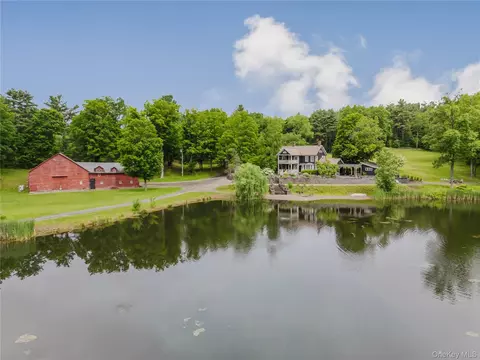88 Mac Brown Rd, Claverack, NY 12513