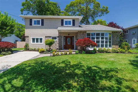 4 Beaumont Ave, Massapequa, NY 11758