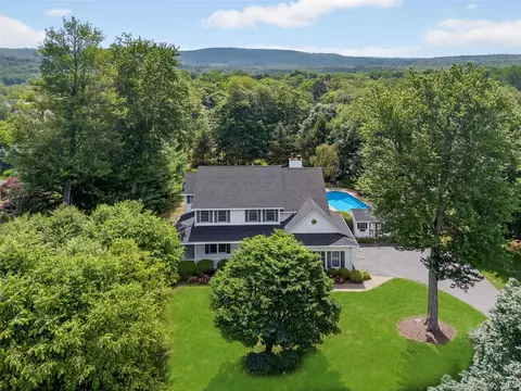23 Cranberry Pond Rd, Putnam Valley, NY 10579