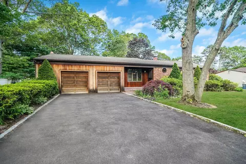 67 Warren Ave, Lake Ronkonkoma, NY 11779