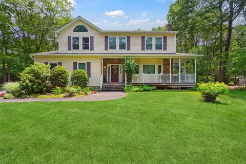 44 Jamaica Ave, Holtsville, NY 11742