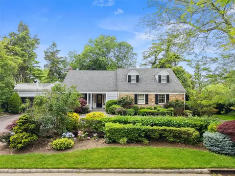 156 Lefferts Rd, Woodmere, NY 11598