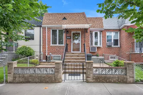 6303 74th St, New York, NY 11379
