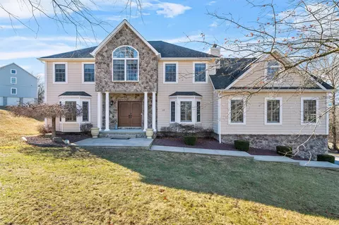 10 Von Trapp Ct, Washingtonville, NY 10992