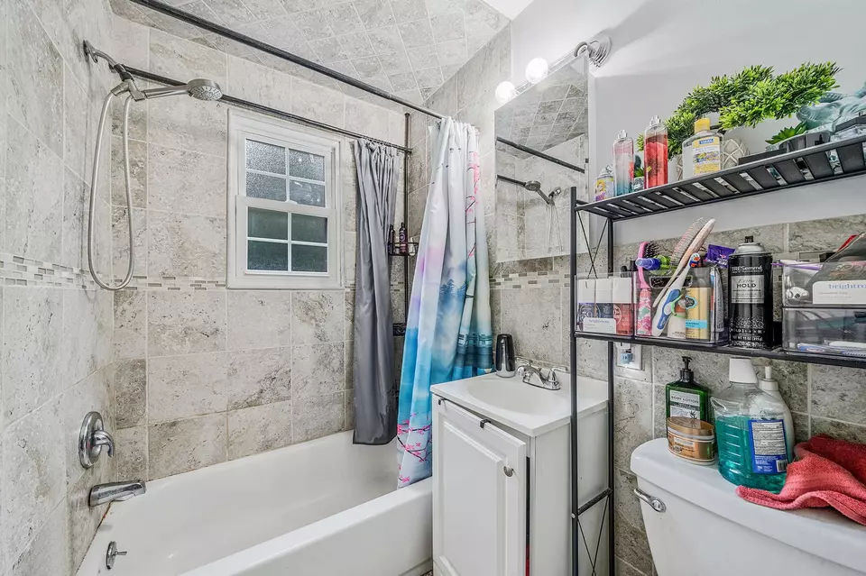 Bath - 326 Concord St, Dix Hills, NY 11746 photo 1 of 1