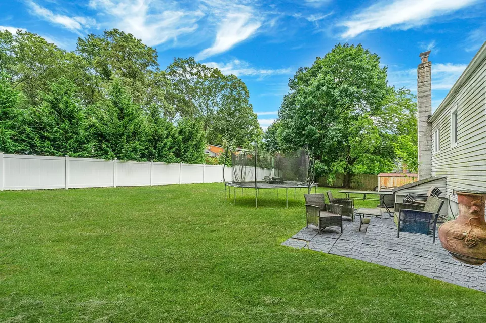 Exterior - 326 Concord St, Dix Hills, NY 11746 photo 4 of 7