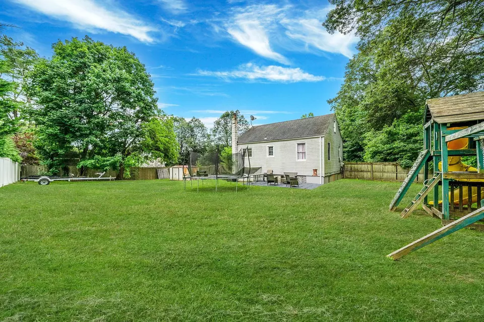 Exterior - 326 Concord St, Dix Hills, NY 11746 photo 5 of 7