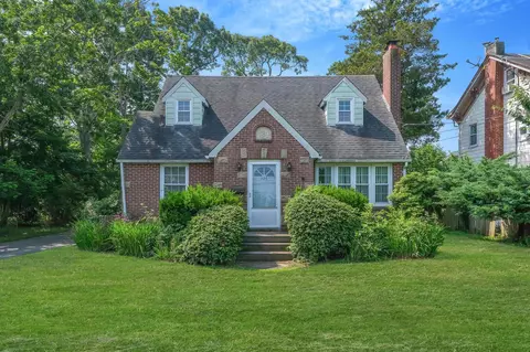 126 Carman St, Patchogue, NY 11772