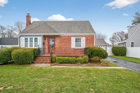 53 Dosoris Ln, Glen Cove, NY 11542