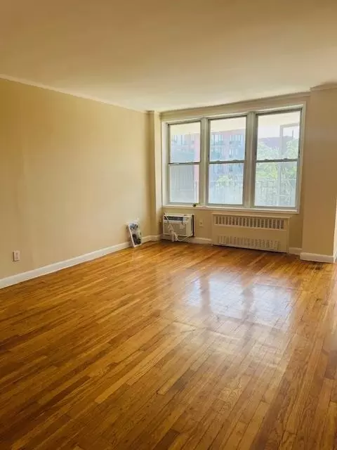 86-05 60 Rd #2E, Elmhurst, NY 11373