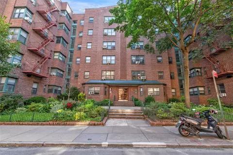 34-21 78 St #2I, Jackson Heights, NY 11372