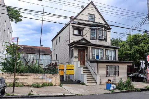 1460 Commonwealth Ave, New York, NY 10460