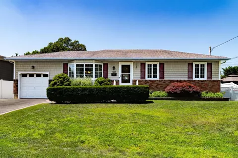 302 Carlls Path, Deer Park, NY 11729