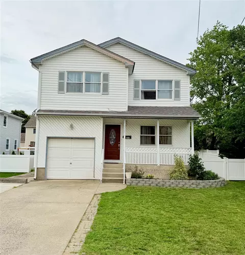 467 Scranton Ave, Lynbrook, NY 11563