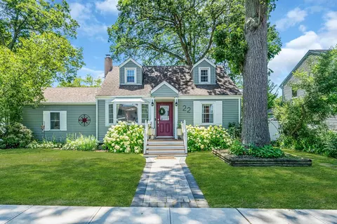 22 Howell St, Patchogue, NY 11772
