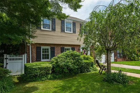 227 Elm St, West Hempstead, NY 11552