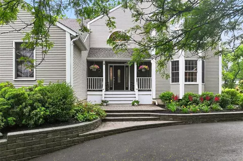 46 Heritage Ct, Kingston, NY 12401