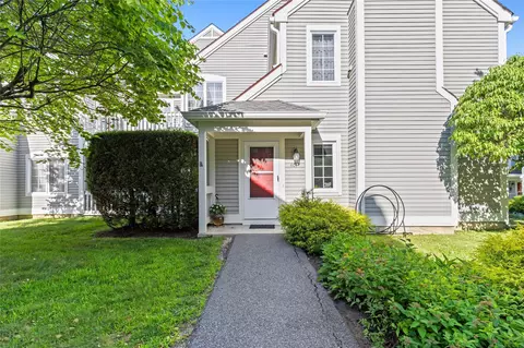 401 Chestnut Dr, Carmel Hamlet, NY 10512