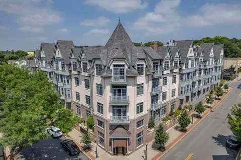 55 1st St #207, Pelham, NY 10803