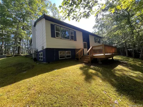 39 Hilltop Ln, Tusten, NY 12764