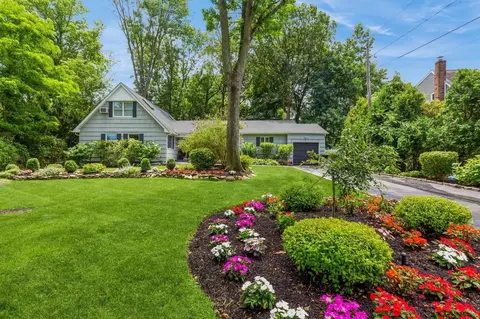 34 Oak St # A, Smithtown, NY 11787