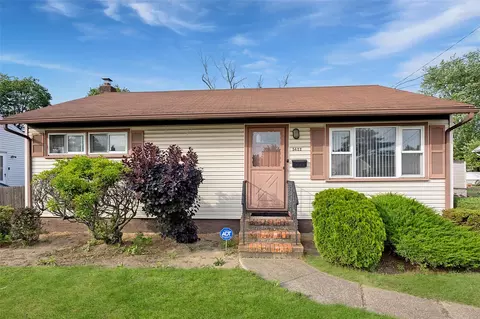 3422 Great Neck Rd, Amityville, NY 11701