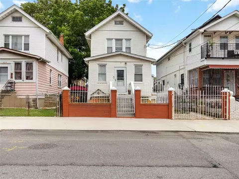 105-15 133rd St, South Richmond Hill, NY 11419