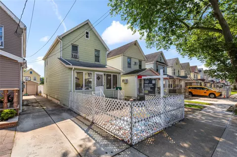 89-25 201st St, New York, NY 11423