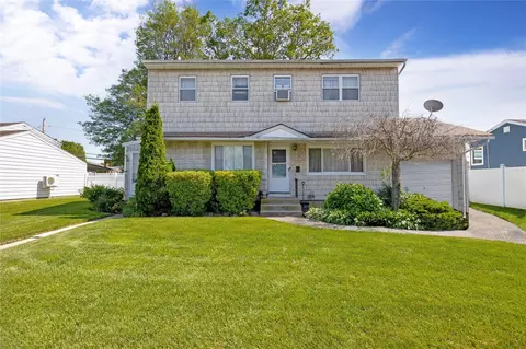 114 Washington St, Farmingdale, NY 11735