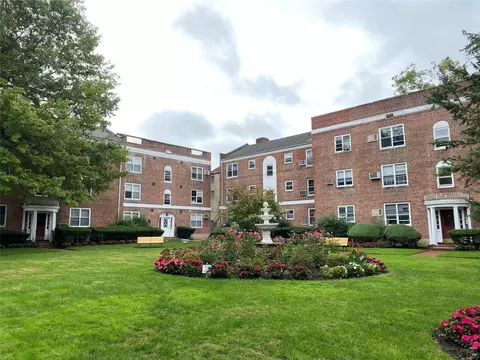 221 Middle Neck Rd #H2, North Hempstead, NY 11021