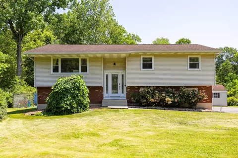 17 Vorndran Dr, Wappinger, NY 12590