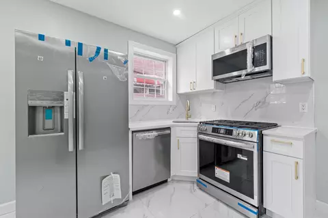 2819 Schurz Ave, New York, NY 10465