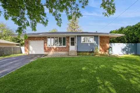 17 Sugarwood Ln, Commack, NY 11725