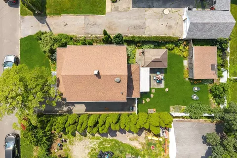 19 Russell St, North Hempstead, NY 11577