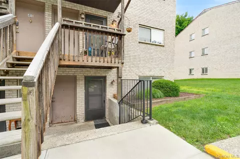 26 Cooper Rd #416, Arlington, NY 12603