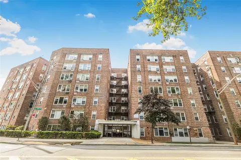4320 Van Cortlandt Park E #1E, New York, NY 10470