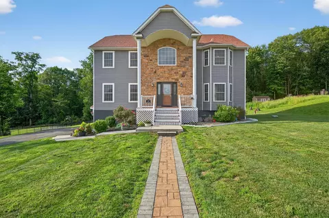 75 Finley Dr, Salisbury Mills, NY 12577