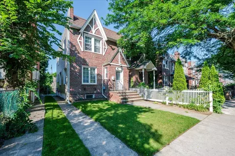 13720 Westgate St, New York, NY 11413
