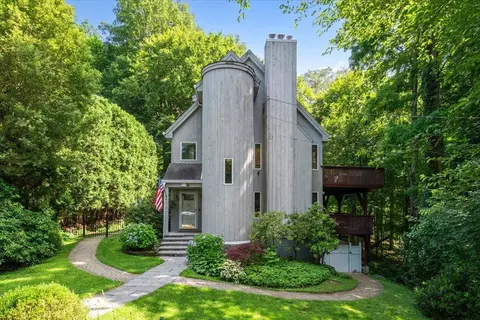 474 Swanson Dr, Mount Pleasant, NY 10594