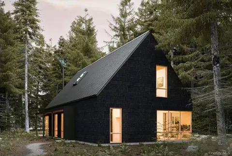 1 Chelsea Rd, Wappinger, NY 12590