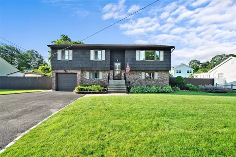 1583 5th St, West Babylon, NY 11704
