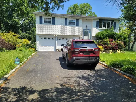 153 Cocoanut St, Brentwood, NY 11717