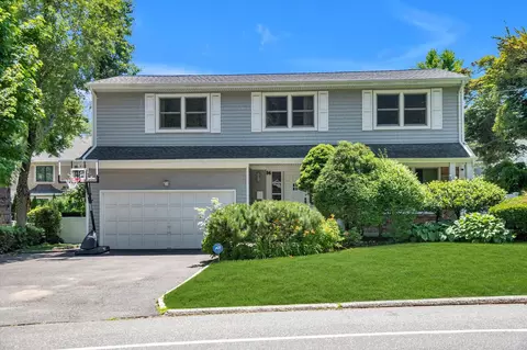 94 Fairview Ave, North Hempstead, NY 11023
