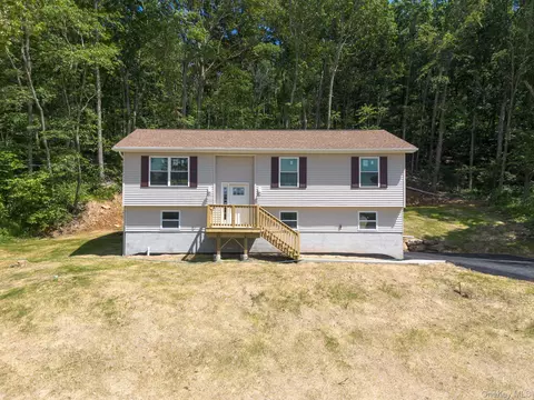 74 Brothers Rd, Beekman, NY 12570