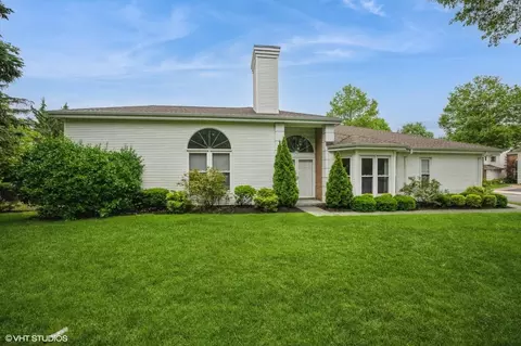 39 Hamlet Dr, Commack, NY 11725